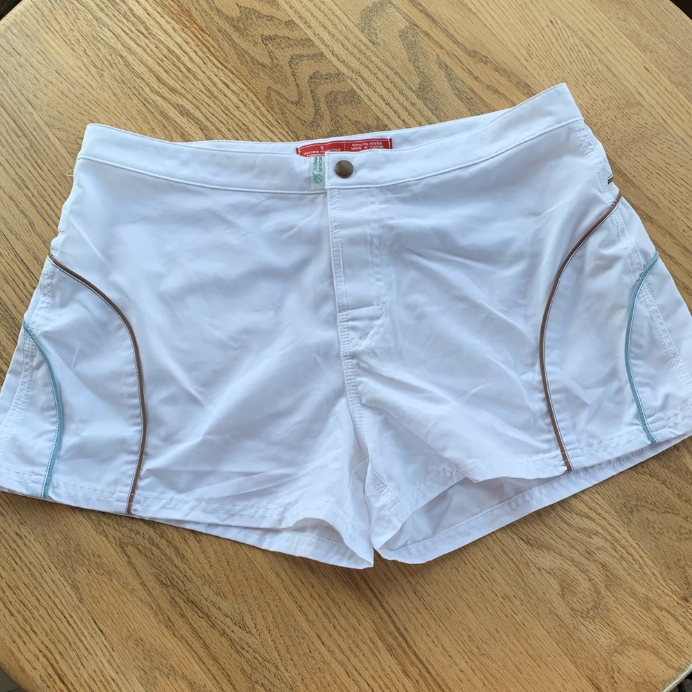 Lightweight pair of white Shorts